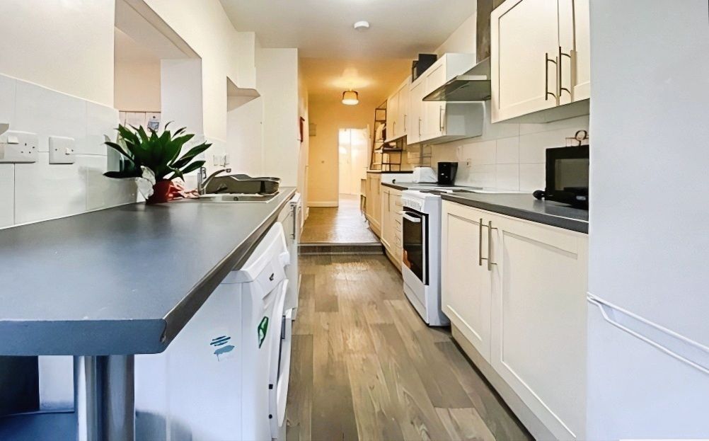 Additional image 2 of 6 bed semi-detached house to rentSt Marys Road, Cowley OX4