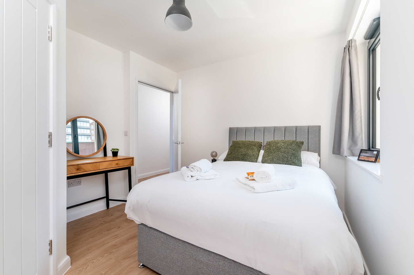 2 Bed Flat, Queen Street, S1, N1 7GU photo 3