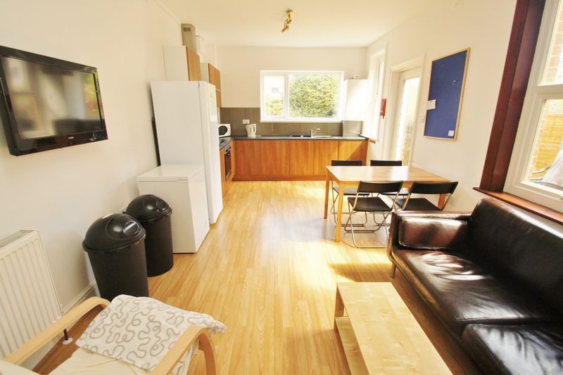 Additional image 2 of 6 bed detached house to rentFrederica Road, Bournemouth BH9