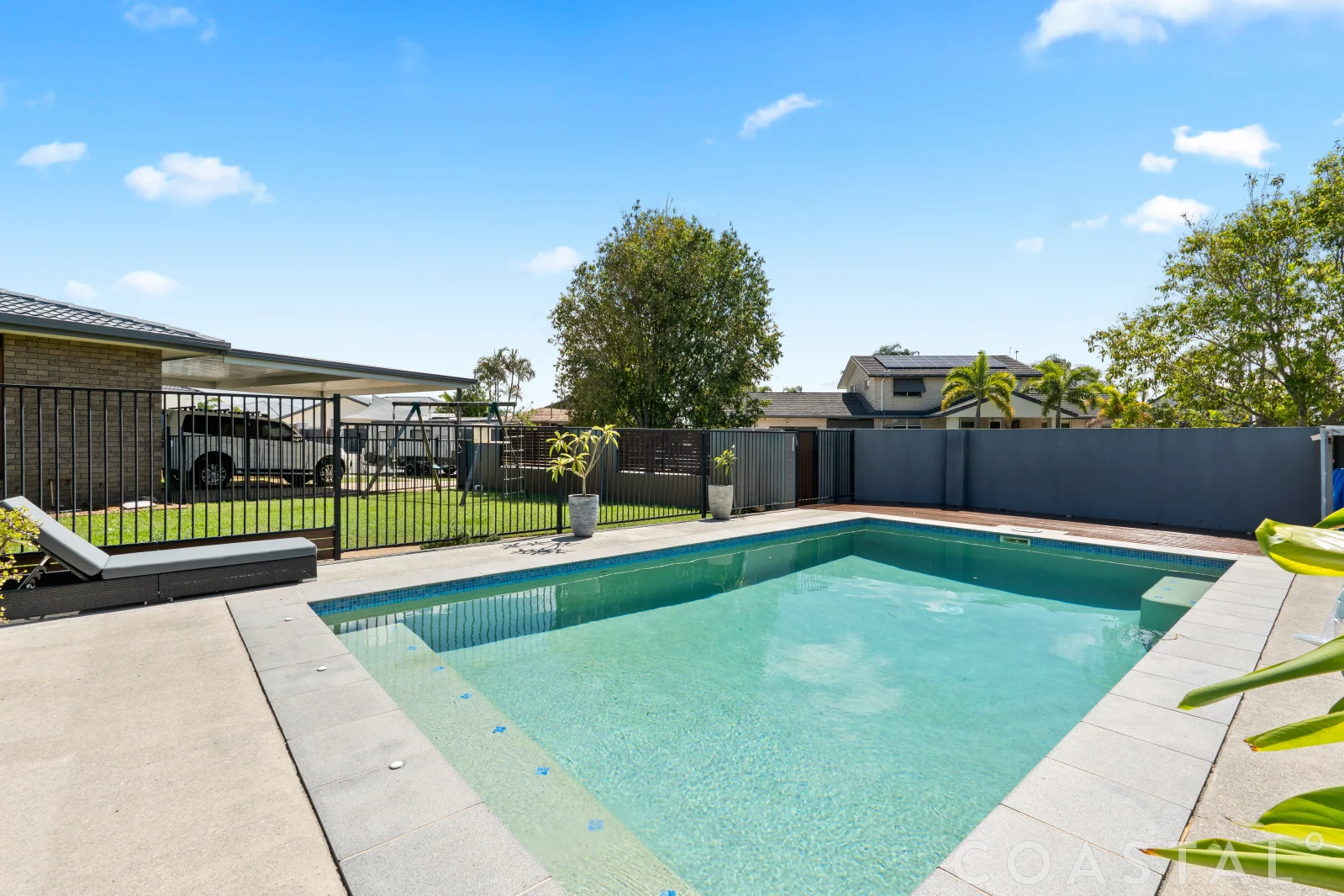 45 Arcadia Drive, Mermaid Waters QLD 4218 photo 3