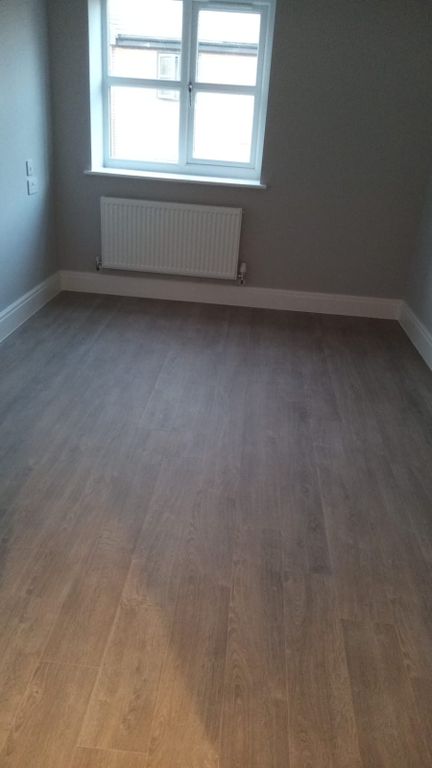 2 bed flat to rentCrescent Drive GU12 photo 4