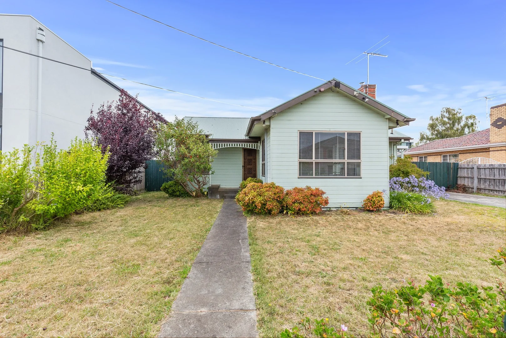 27 Charlton Street, Mount Waverley VIC 3149