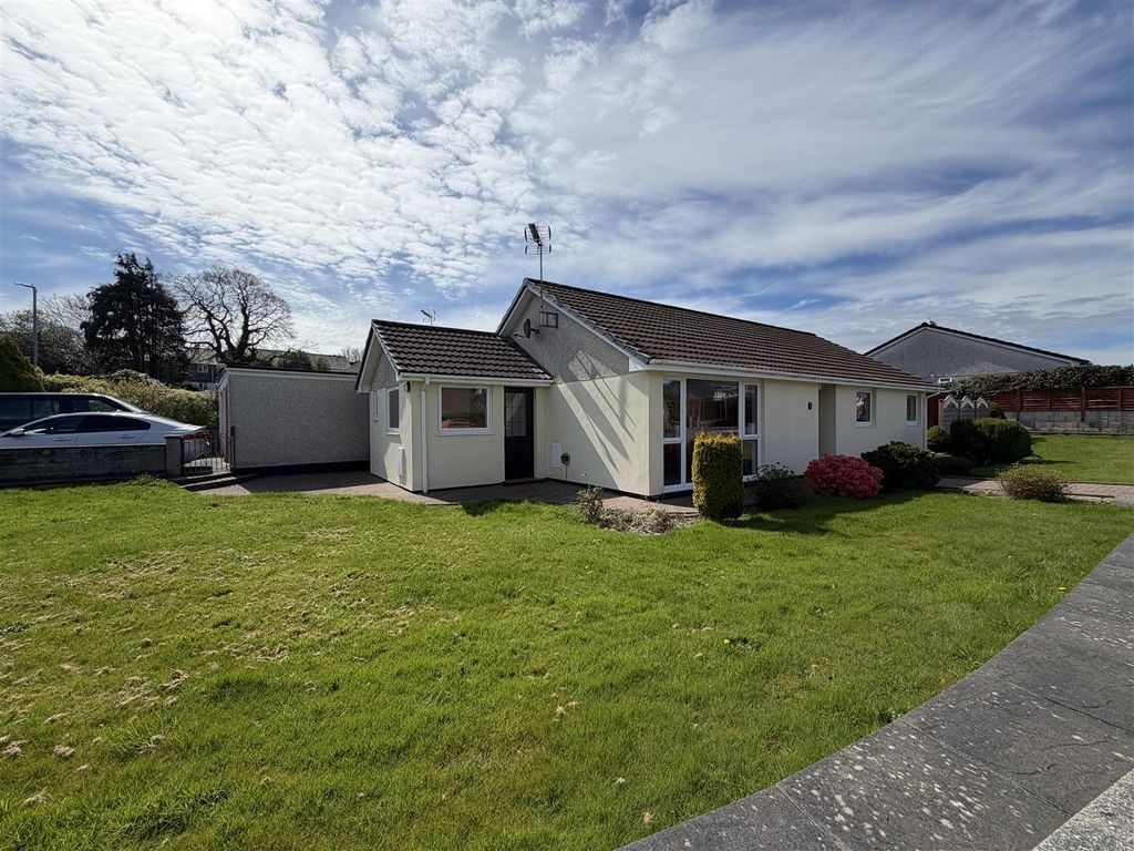 3 bed detached bungalow to rentShelley Road, St. Austell PL25