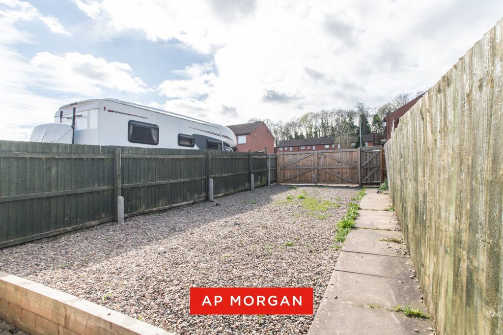 Additional image 14 of 5 bed end terrace house to rentProspect Road North, Lakeside, Redditch B98