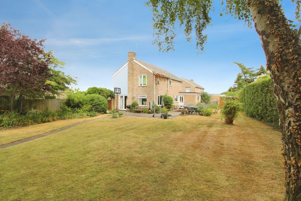 Additional image 9 of 4 bed detached house to rentGrosvenor Gardens, Bury St. Edmunds IP33
