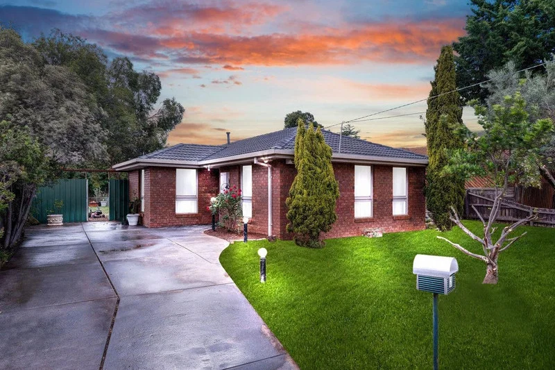 8 Dobell Crescent, Werribee VIC 3030