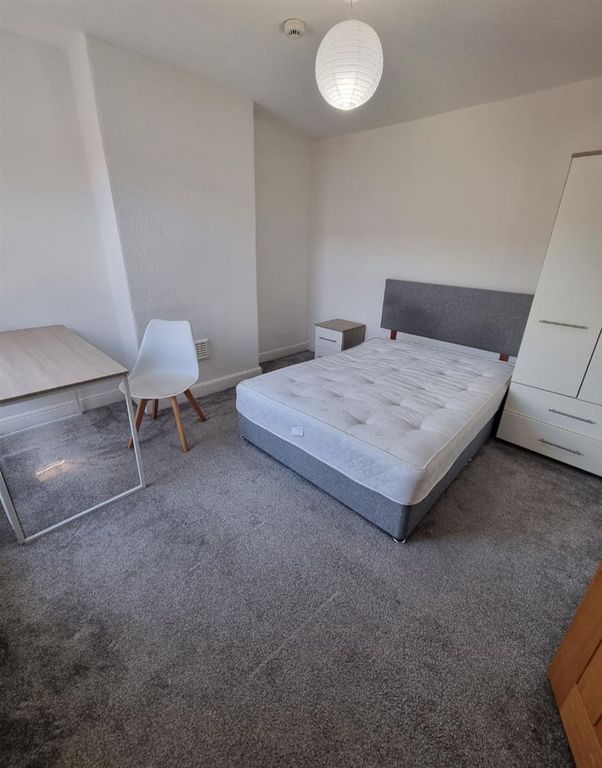 Room to rentQueen Street, Treforest, Pontypridd CF37