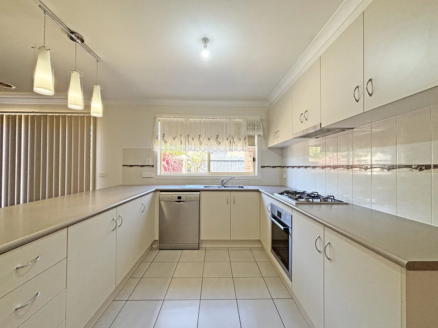 42 Summerhill Boulevard, Drouin VIC 3818 photo 3