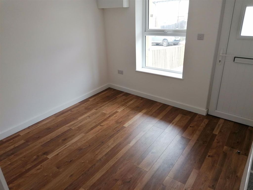 Additional image 4 of 2 bed property to rentBarton Road, Newport PO30