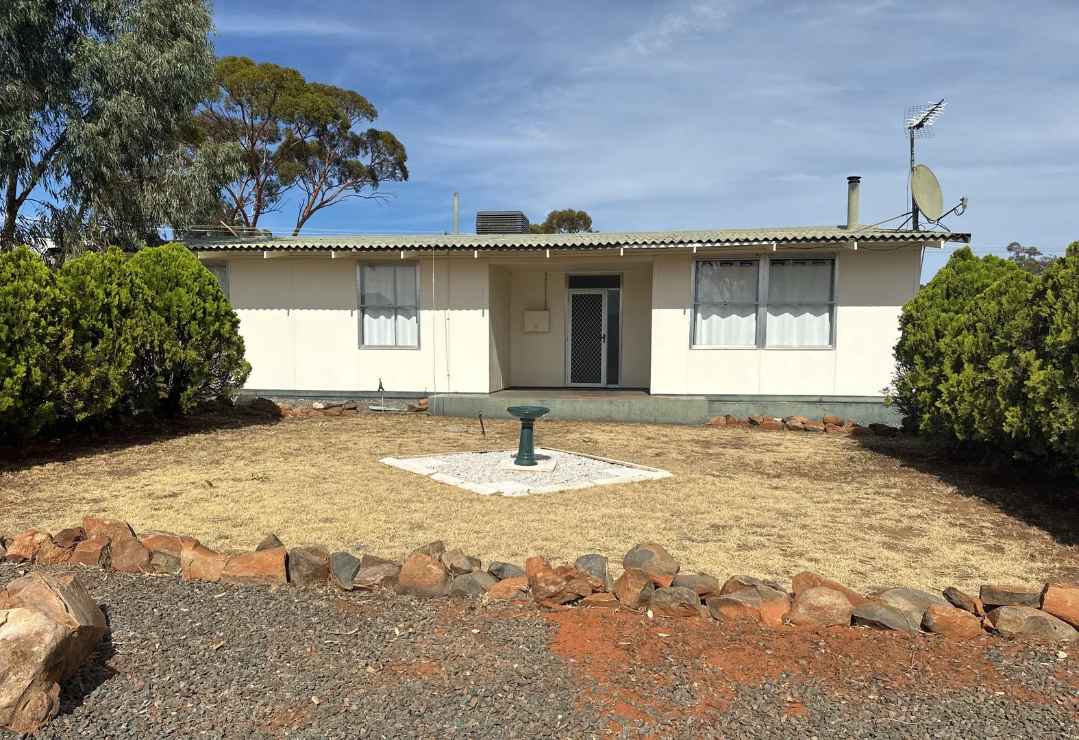 13 Grevillea Cres, Kambalda West WA 6442