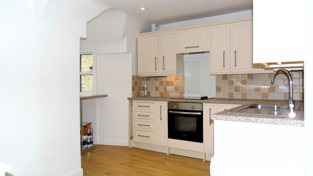 Additional image 2 of 3 bed flat to rentThe Square, Stow On The Wold, Cheltenham GL54