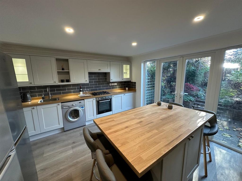 6 bed terraced house to rentSmall Lane, Bristol BS16