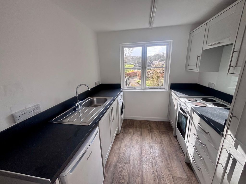 2 bed flat to rentFlat 6, Ellergreen, Burneside LA9 photo 2