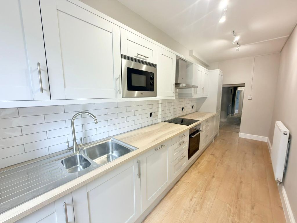 Additional image 2 of 4 bed flat to rentThe Circus, Bath BA1