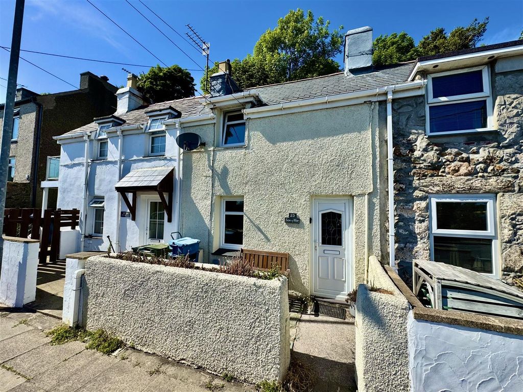 2 bed terraced house to rentAbererch Road, Pwllheli LL53