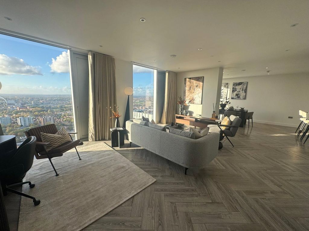 3 bed flat to rentCortland At Colliers Yard, 7 Bankside Boulevard Salford, Greater Manchester M3