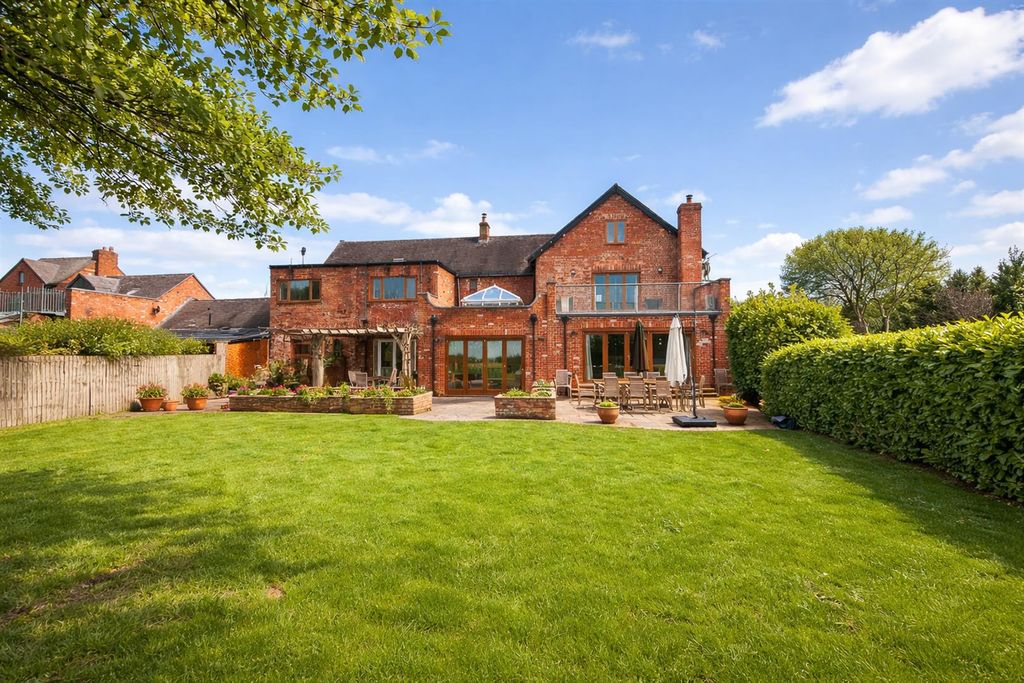 6 bed property to rentHunting Butts Farm, Cheltenham GL50