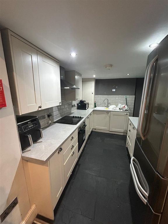 Additional image 2 of 6 bed shared accommodation to rentQueen Square, Leeds LS2
