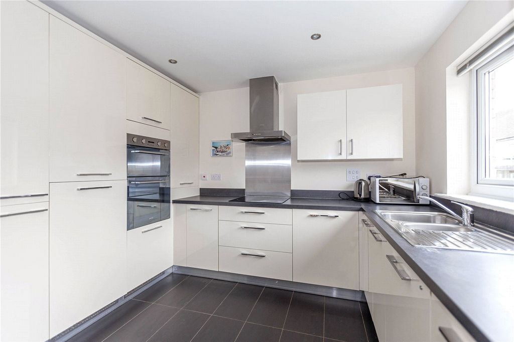 6 bed semi-detached house to rentHatton Road, Cheswick Village, Bristol BS16