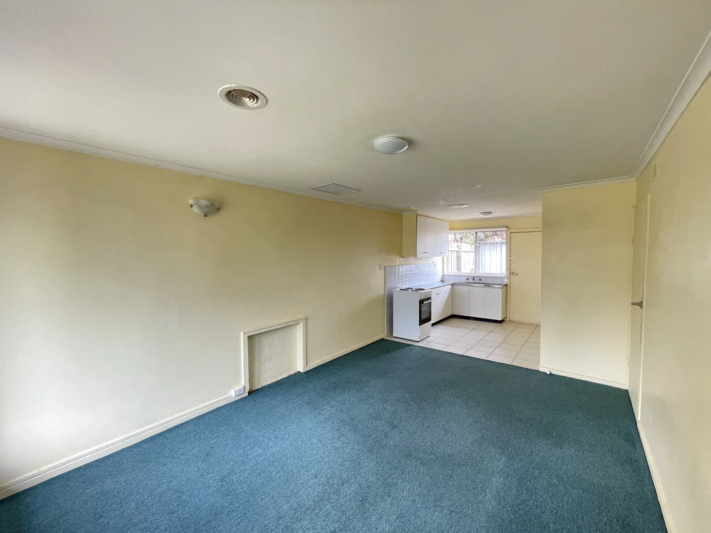 2/14 Alexander Street, Cranbourne VIC 3977 photo 2