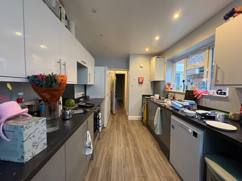 Additional image 12 of 6 bed semi-detached house to rentMilton Road, Southampton SO15