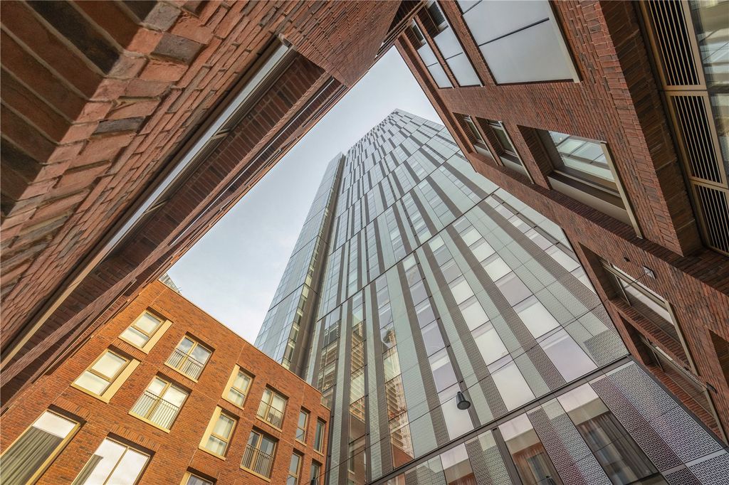 3 bed flat to rentCortland At Colliers Yard, 7 Bankside Boulevard, Salford, Greater Manchester M3