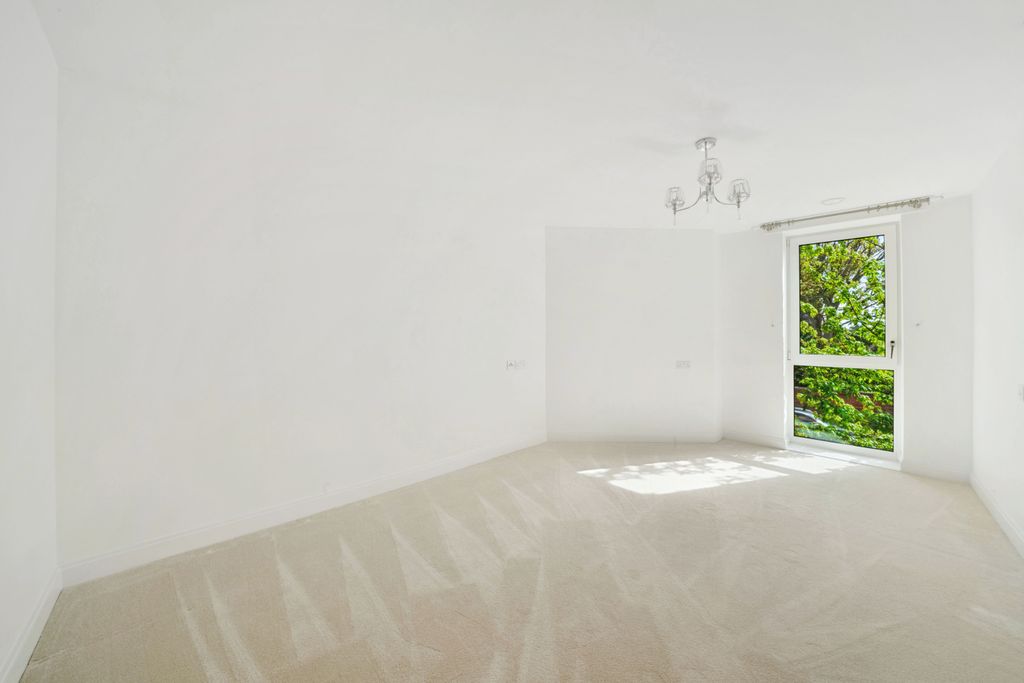 Additional image 3 of 2 bed flat to rentSt. Johns Road, Tunbridge Wells TN4