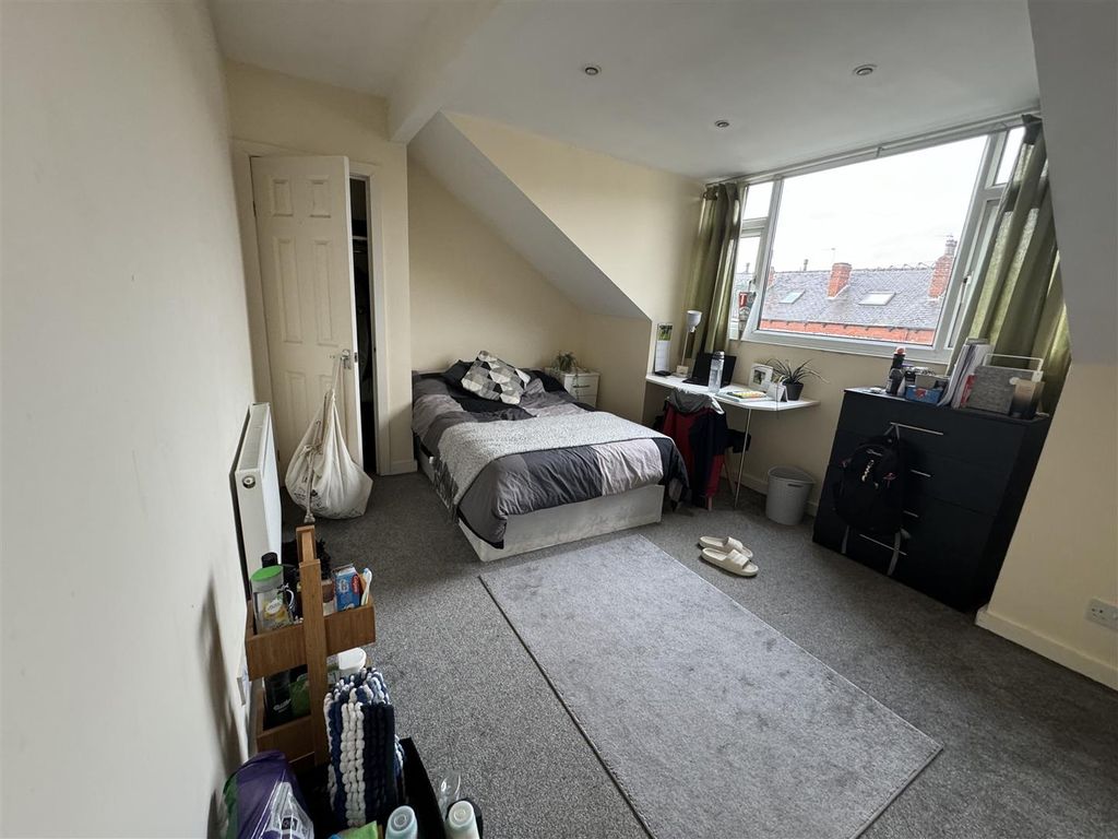 Additional image 3 of 5 bed terraced house to rentNewport Gardens, Headingley, Leeds LS6