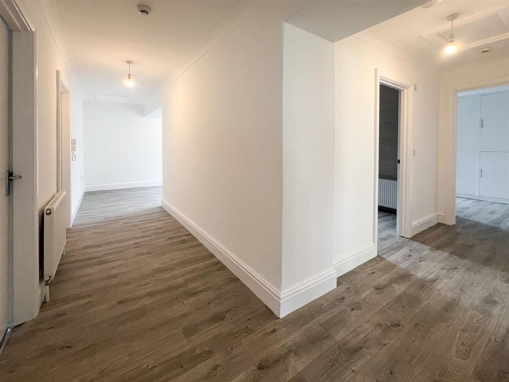 Additional image 2 of 3 bed flat to rentFlat 3, Samuel Webbs, Marina Road, Douglas IM1