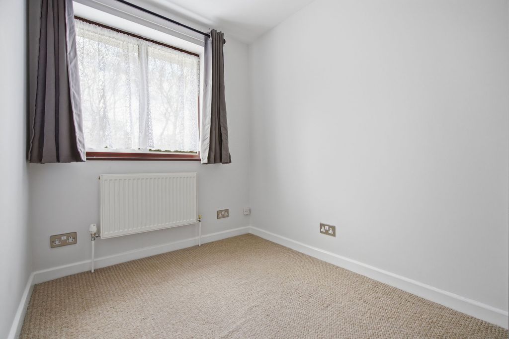Additional image 5 of 3 bed semi-detached house to rentPrince Andrew Way, Ascot SL5