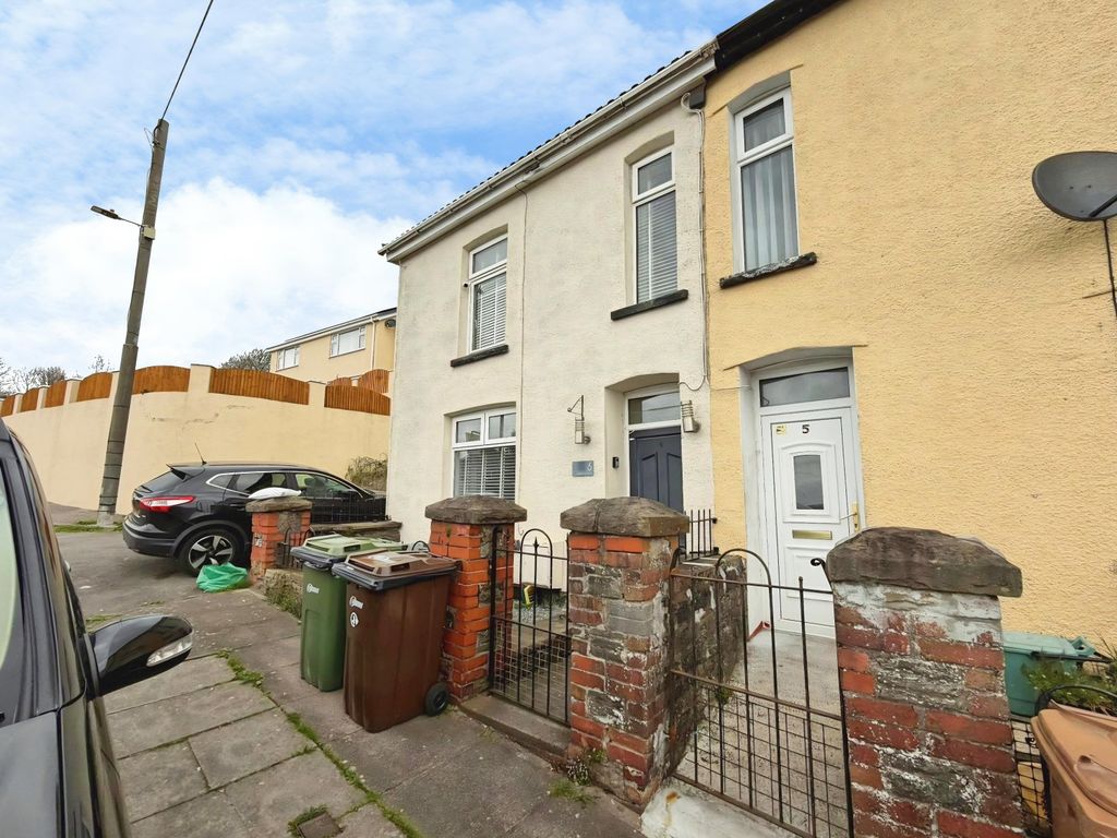 3 bed end terrace house to rentJames Terrace, Hengoed CF82