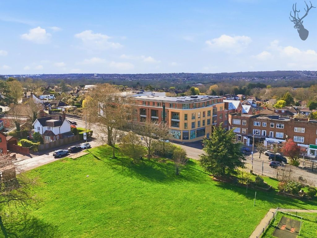 2 bed flat for saleNovella, Chigwell IG7