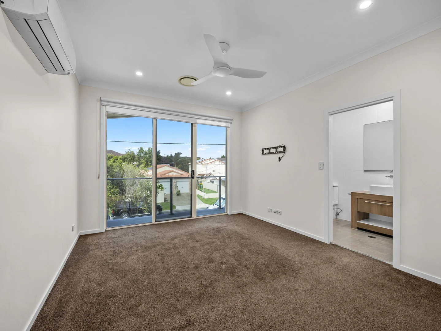 Additional image 10 of 2/27 Cawthray St, Biggera Waters QLD 4216