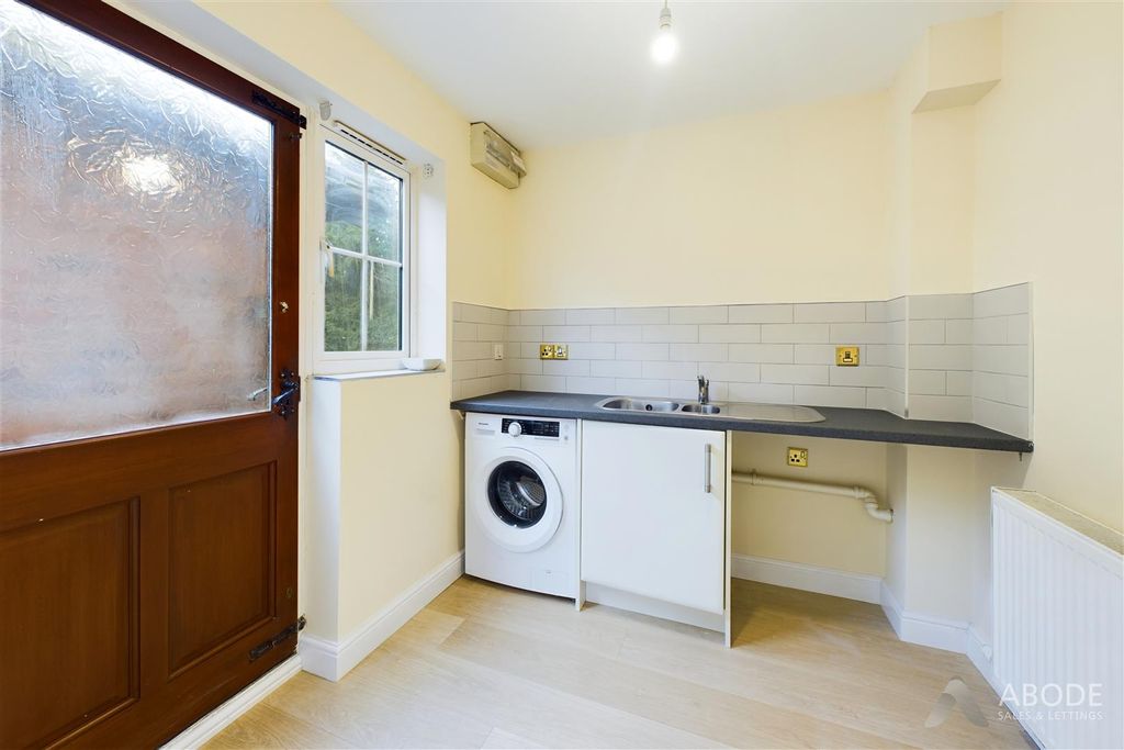 Additional image 4 of 4 bed detached house to rentMaple Close, Doveridge, Derbyshire DE6