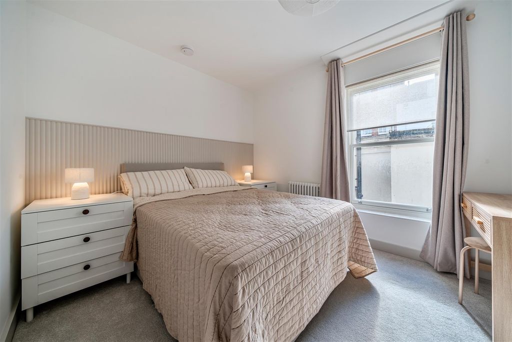 Additional image 8 of 2 bed flat to rentWaterloo Street, Clifton, Bristol BS8