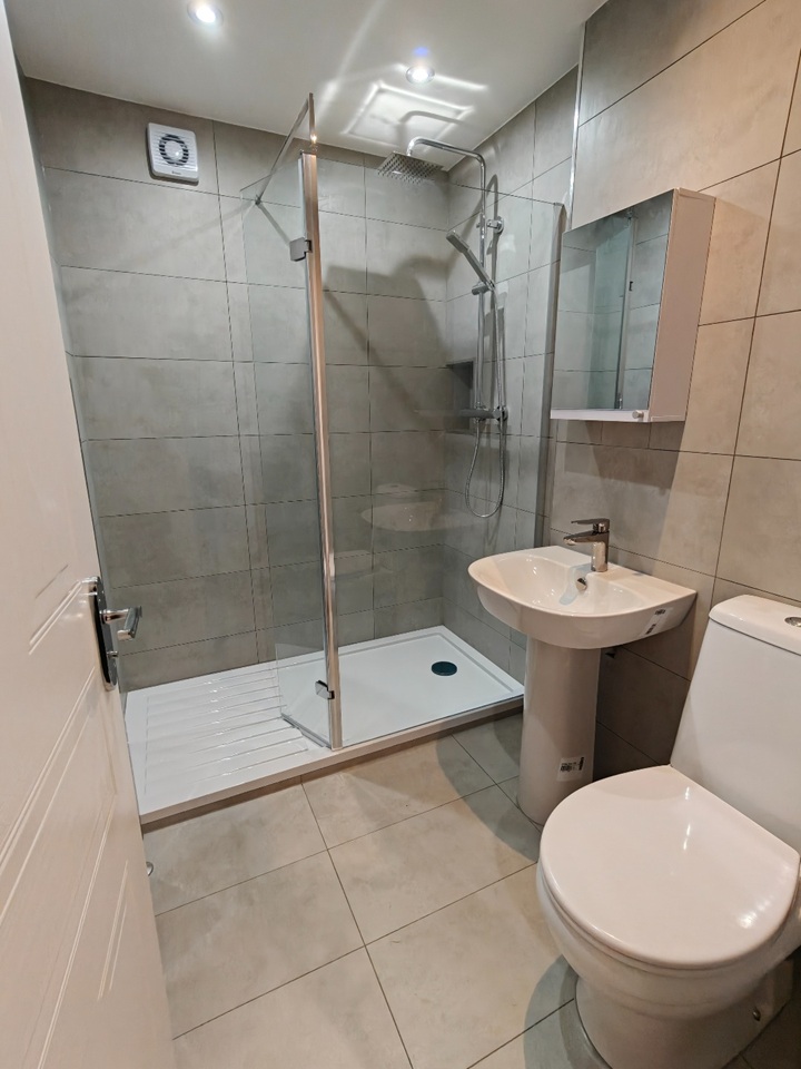 2 Bed Flat, Middlesex Gardens, G41, N1 7GU photo 3