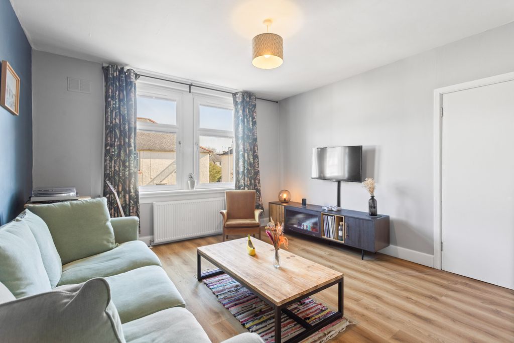 4 bed flat for sale23 Eskview Avenue, Musselburgh EH21 photo 4