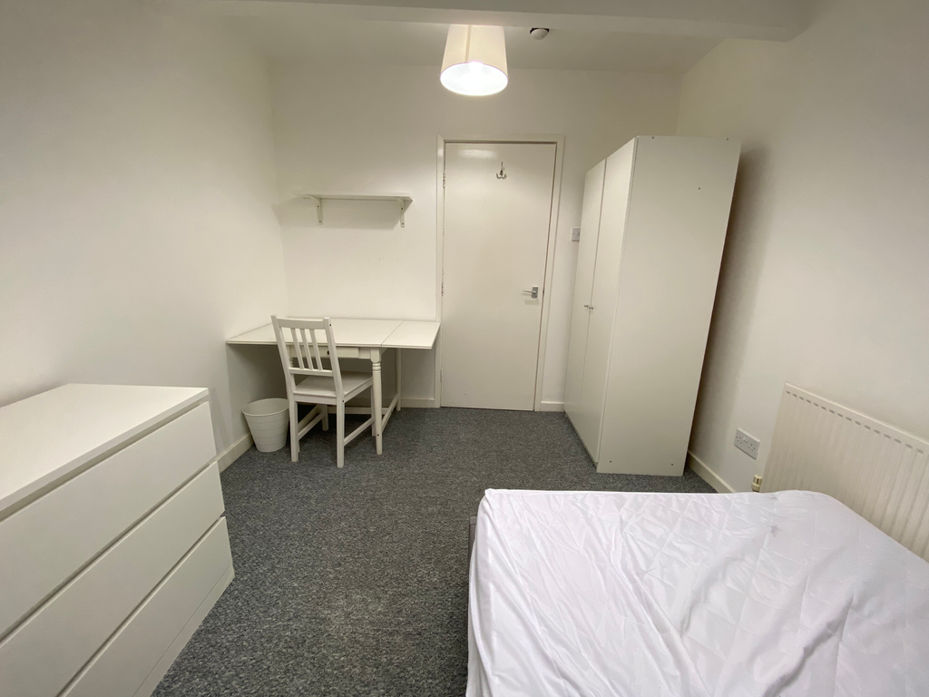 Additional image 2 of 4 bed flat to rentKelso Road, Leeds LS2