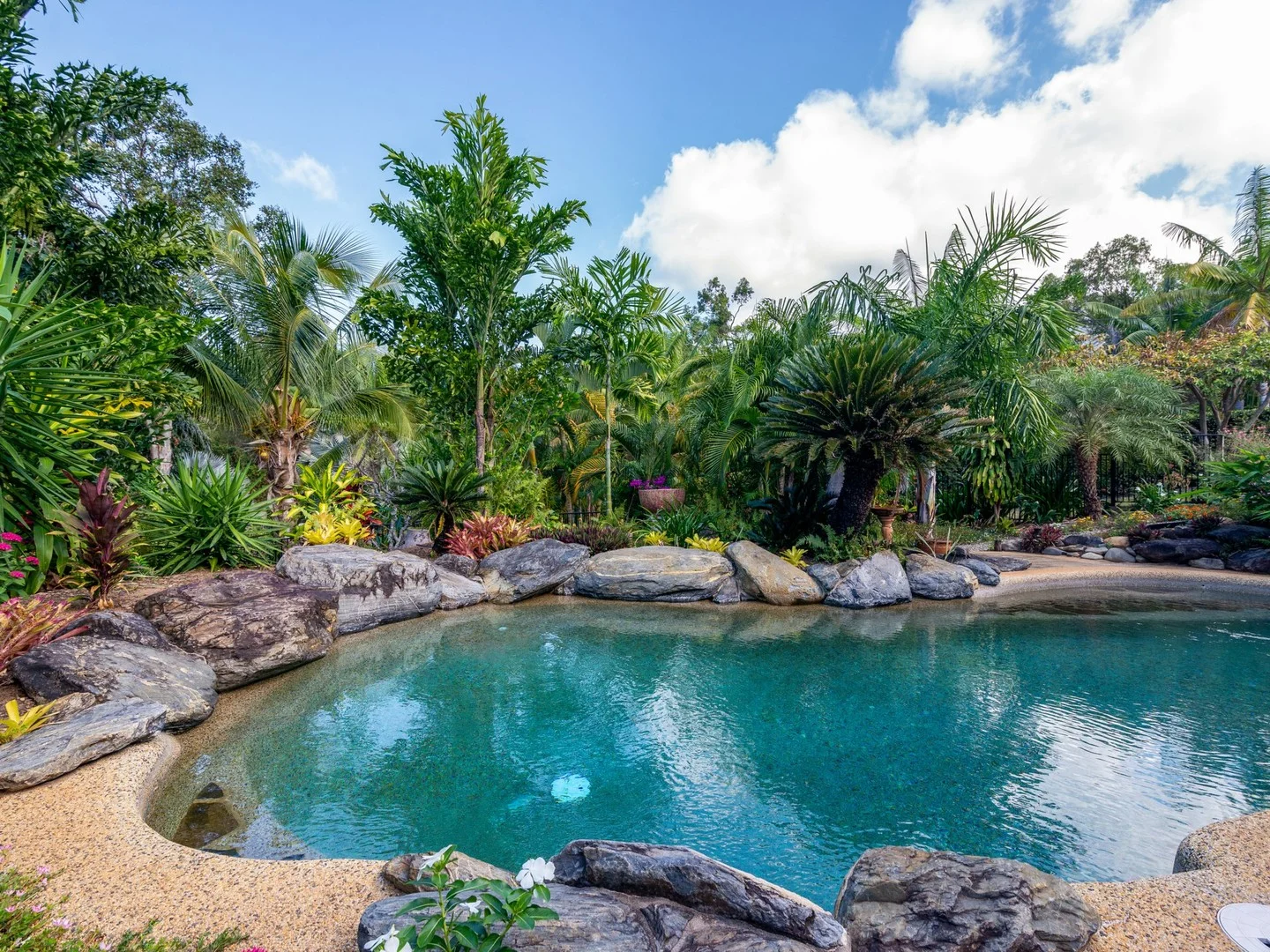 8 Finlay Crescent, Oak Beach QLD 4877