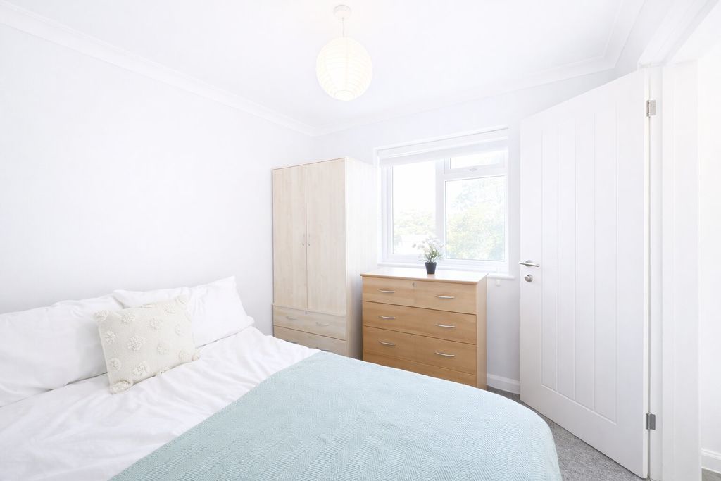 Additional image 7 of 8 bed shared accommodation to rentAuckland Drive, Brighton BN2