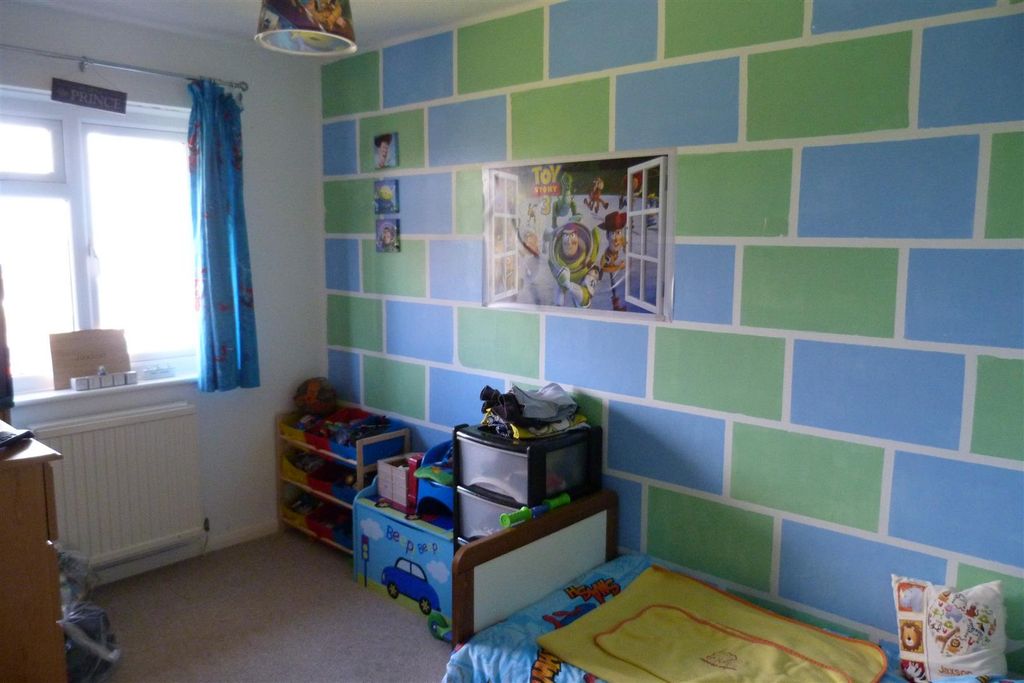 Additional image 6 of 2 bed flat to rentHeath Close, Shide, Newport PO30