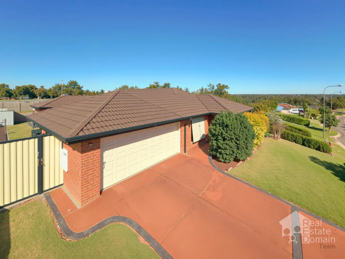 8 Vedders Drive, Heritage Park QLD 4118