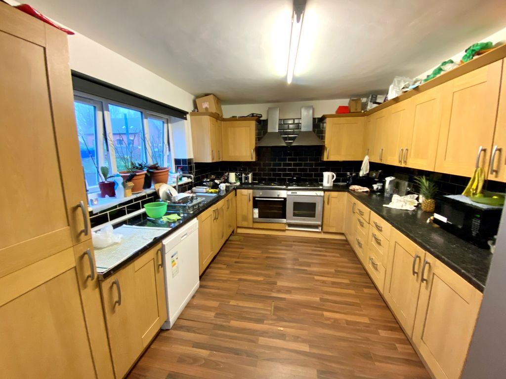 11 bed shared accommodation to rentEverett Road, Manchester M20 photo 2