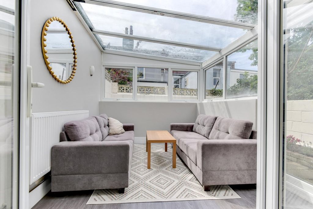 7 bed semi-detached house to rentBernard Road, Brighton BN2