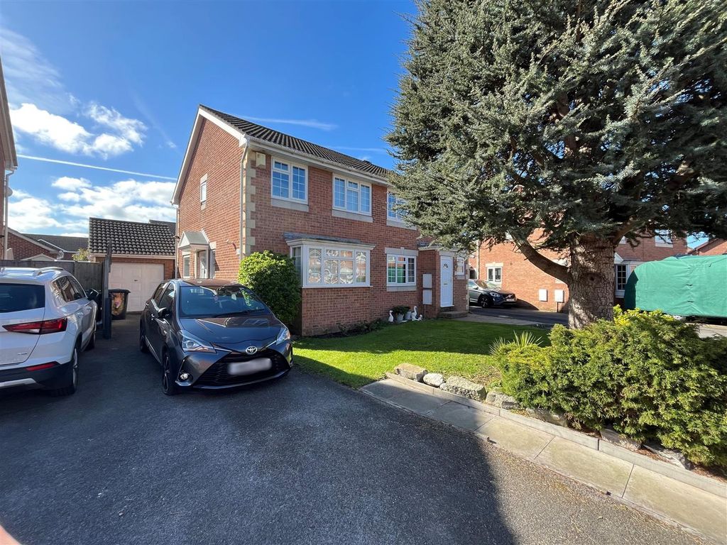 3 bed semi-detached house to rentFenners, Weston-Super-Mare BS22