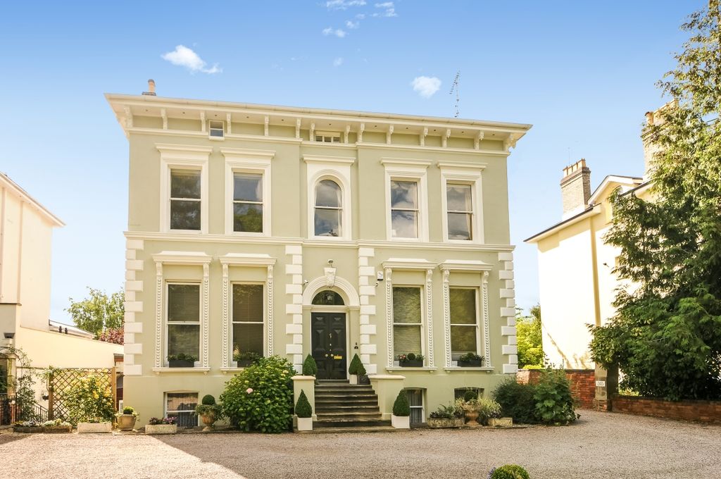 Additional image 8 of 3 bed flat to rentEvesham Road, Cheltenham GL52