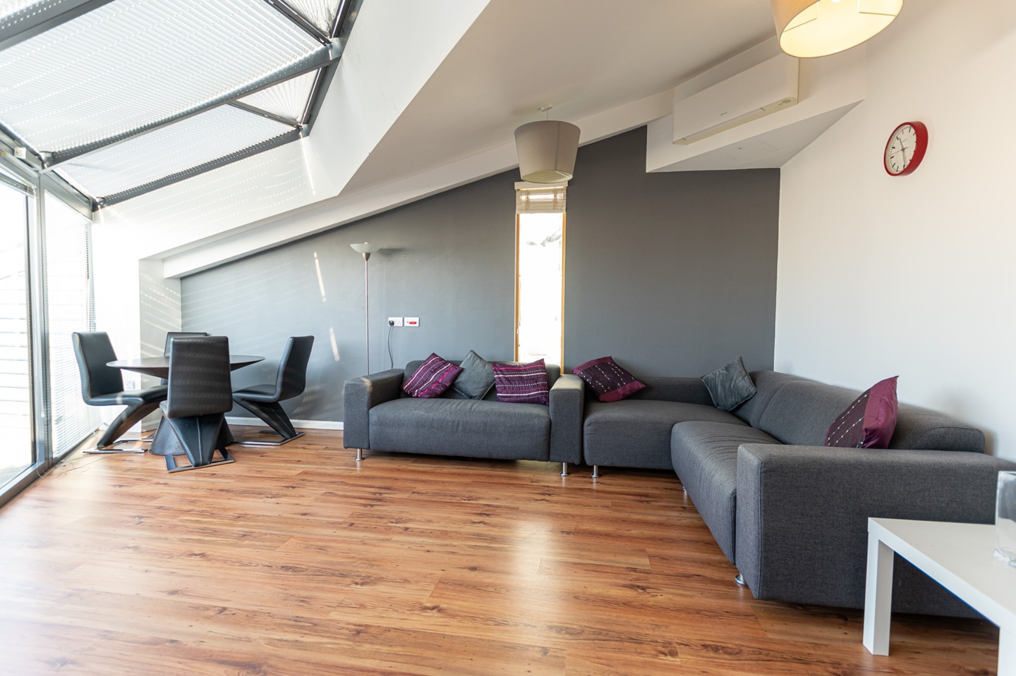 2 Bed Flat, Mann Island, L3, N1 7GU photo 3