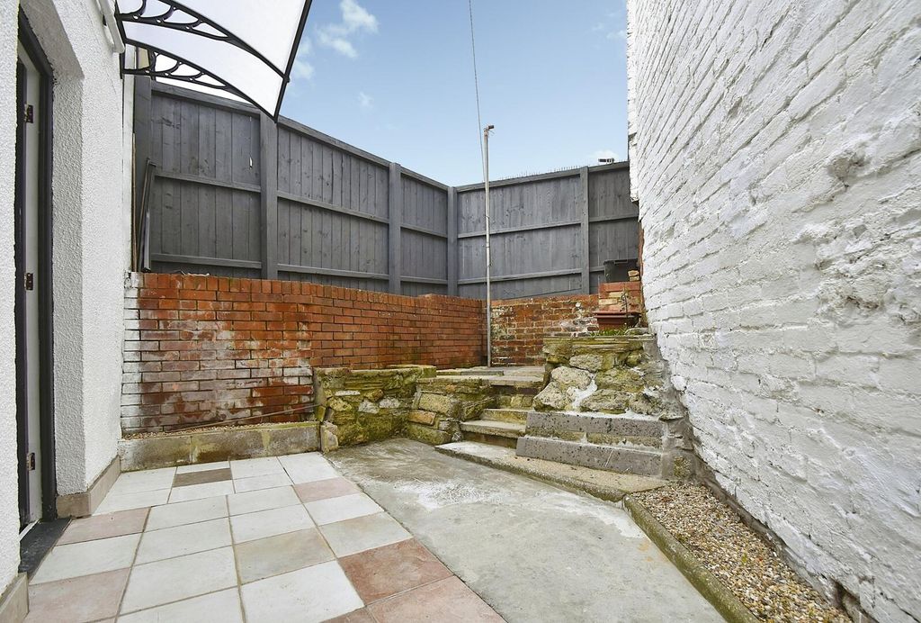 Additional image 12 of 2 bed semi-detached house to rentGreen Street, Ryde PO33