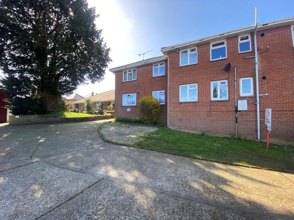 Additional image 2 of 2 bed flat to rentHeath Close, Shide, Newport PO30