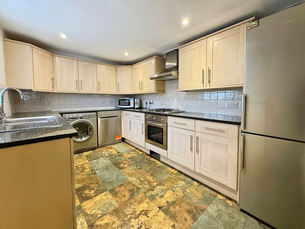 Additional image 3 of 2 bed flat to rent-17 Abbeygate Street, Bury St. Edmunds IP33